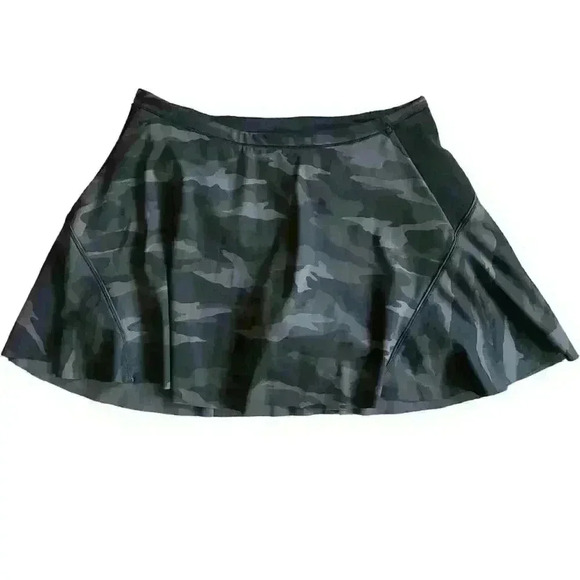 NWOT Women’s Athleta Black Camo Match Point Tennis Golf Skort Size Small - Picture 1 of 5